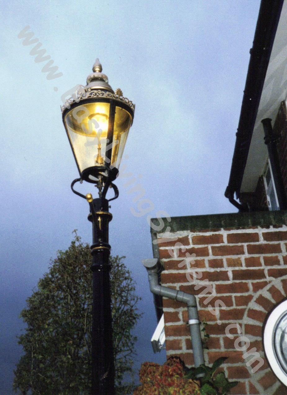 Burning Gas Mantle Sugg Lighting Ltd Grosvenor Model Gaslite Street Lamp
